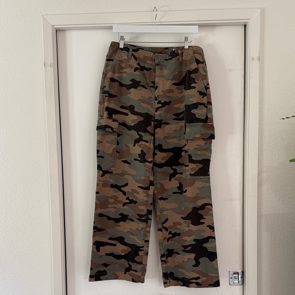GAP Women's Cargo Pants in Camouflage Green/Brown/Black